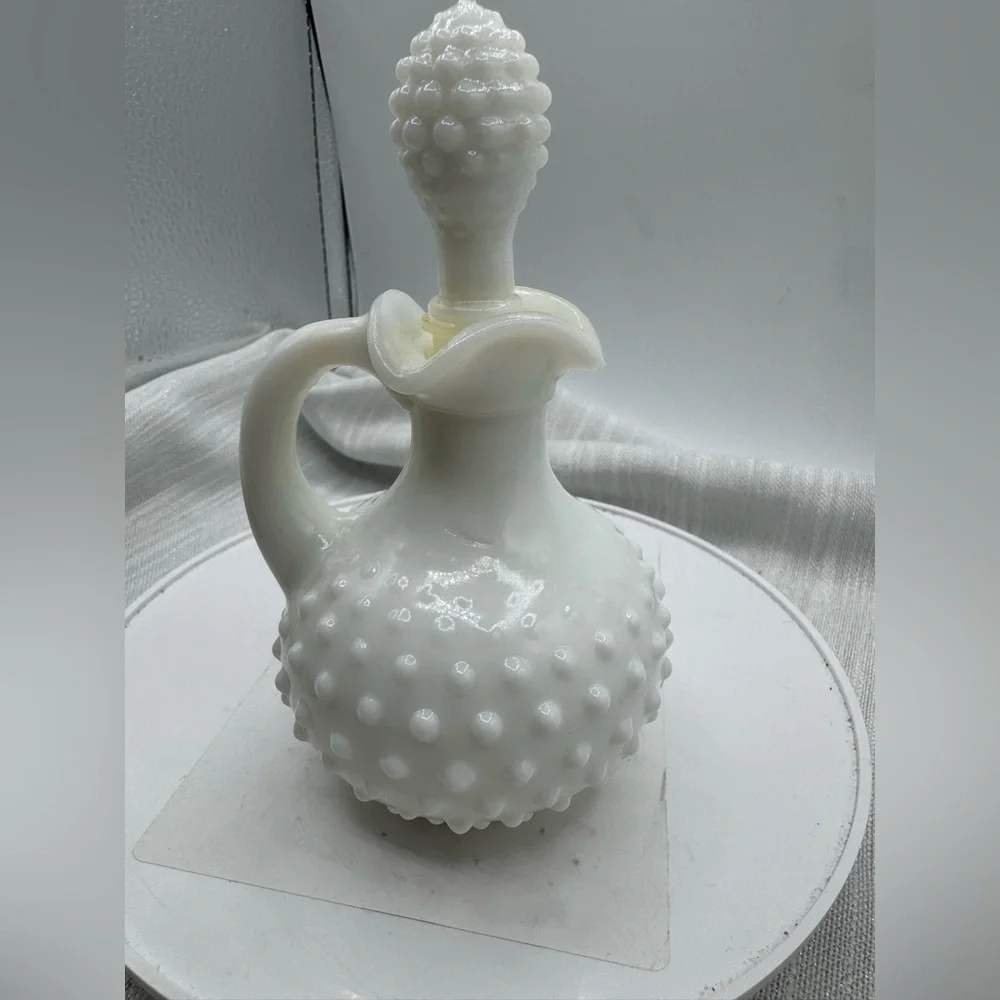 Avon Hobnail Milk Glass Moonwind Foaming Bath Oil Pitcher Decor VTG 70’s